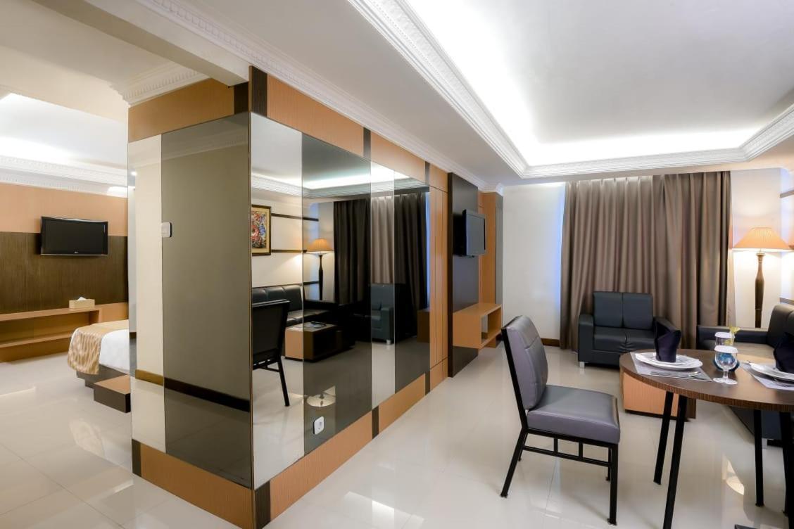 D'Senopati Malioboro Grand Hotel Yogyakarta Exterior photo