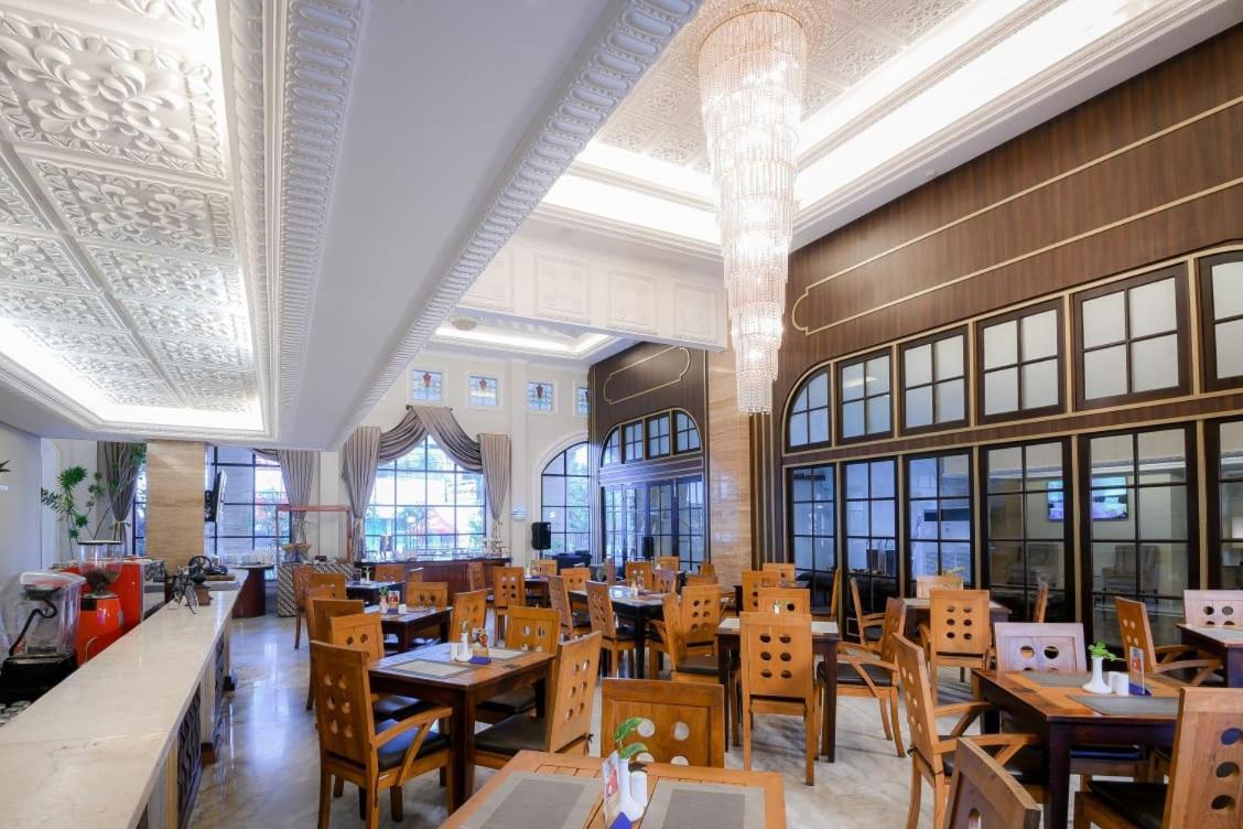 D'Senopati Malioboro Grand Hotel Yogyakarta Exterior photo