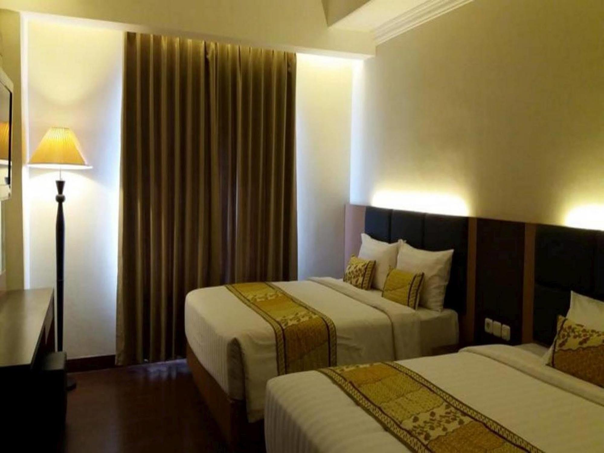 D'Senopati Malioboro Grand Hotel Yogyakarta Exterior photo