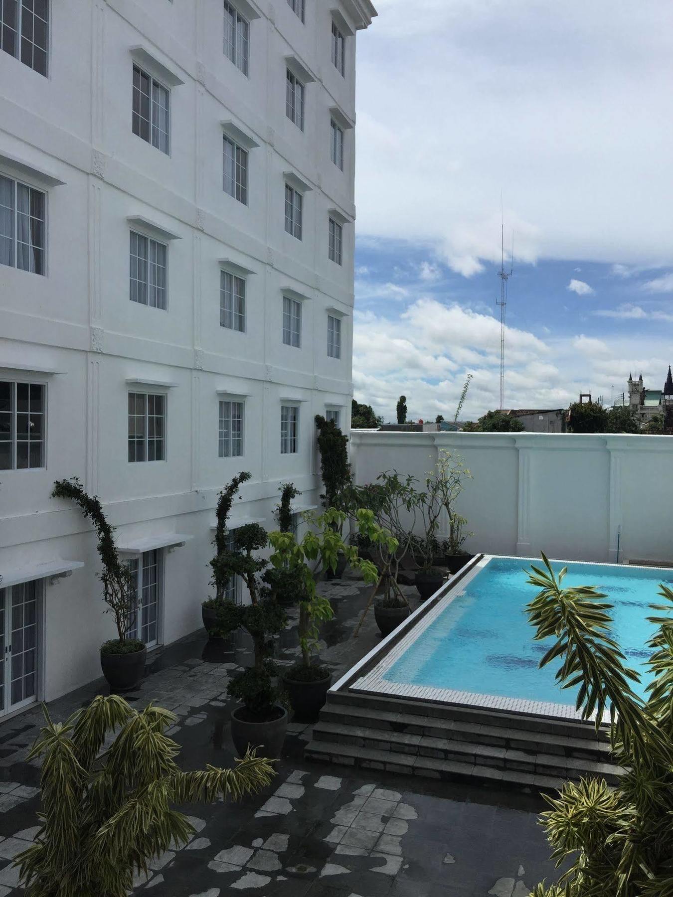 D'Senopati Malioboro Grand Hotel Yogyakarta Exterior photo