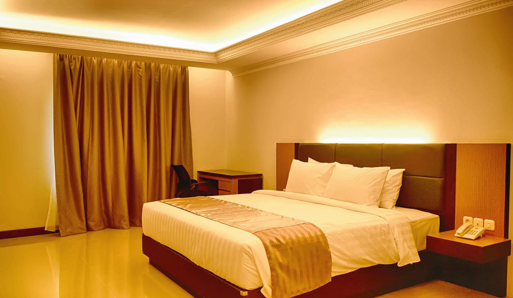 D'Senopati Malioboro Grand Hotel Yogyakarta Exterior photo